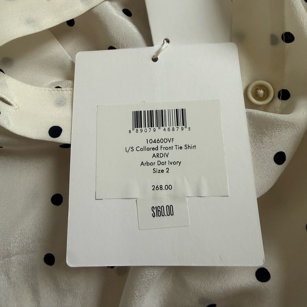 Diane Von Furstenberg Silk Crop Blouse. - Picture 5 of 6